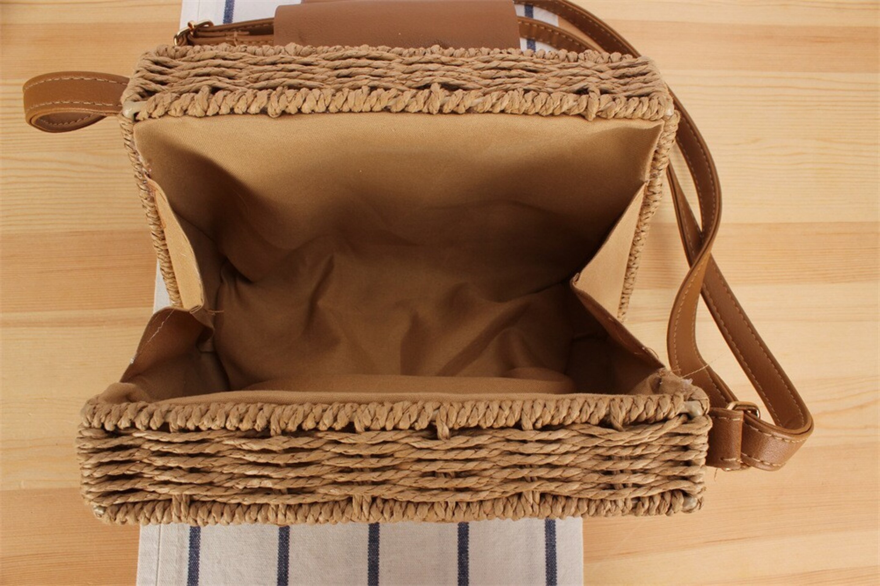 Bolso mimbre con piedras de colores - 3
