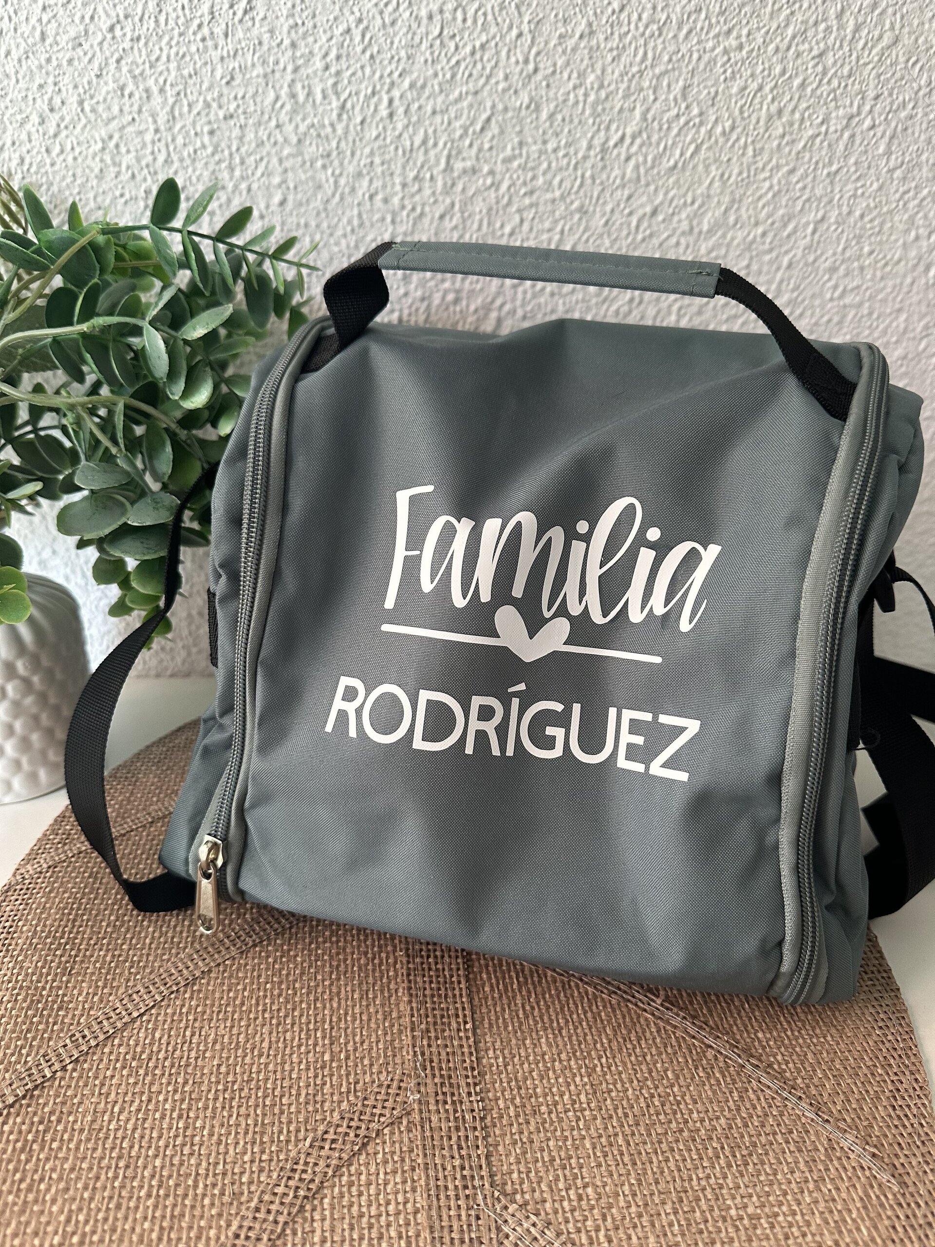 BOLSA TÉRMICA PERSONALIZADA BOLSILLO INICIAL NOMBRE ENCIMA - 12
