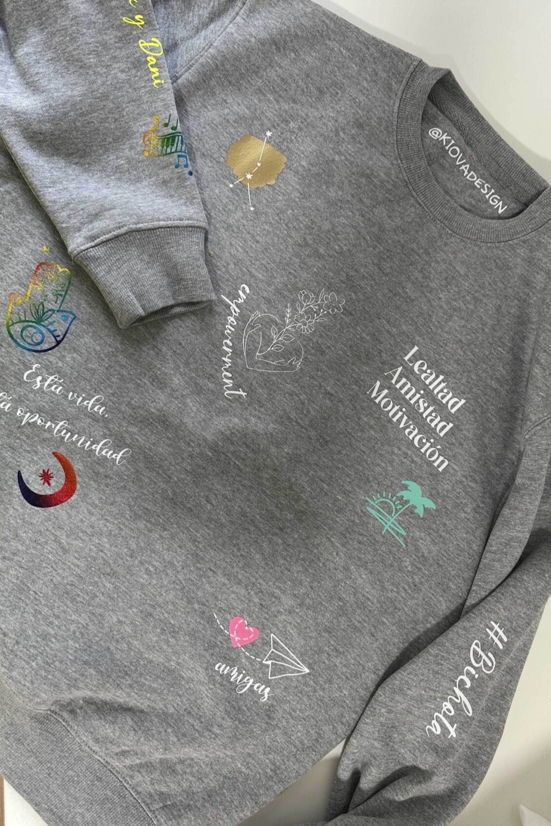 Sudadera quiérete diseño único - 4