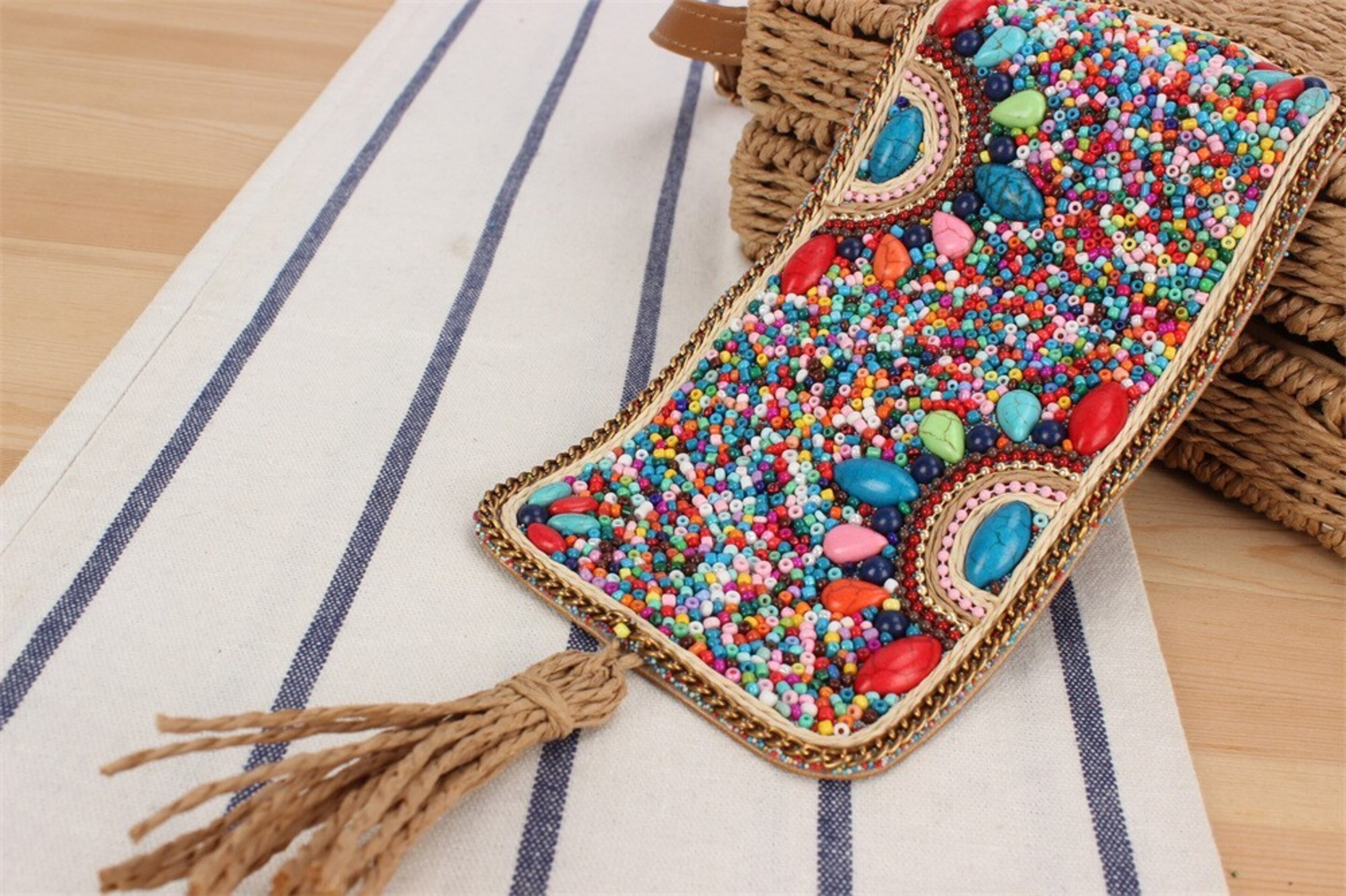 Bolso mimbre con piedras de colores - 4